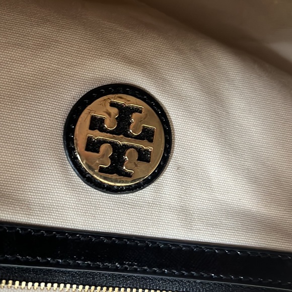 Tory Burch Tote Bag - Black Patent Leather Large - Picture 4 of 9